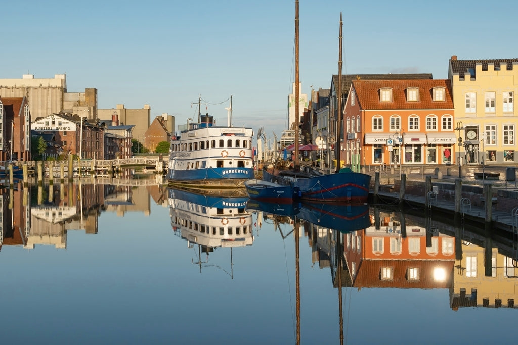 Rowek, Wencke, Hafen mit glatter Spiegelung (inkl. PP), 20 x 30cm, Fotografie