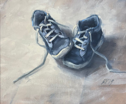 Petermann, Hanna, Kl. Turnschuhe (blau), 2019, Öl auf Leinwand, 31 x 37 cm