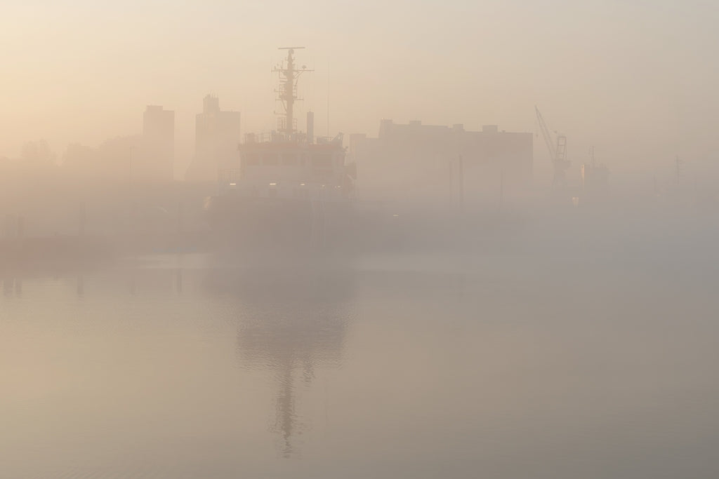 Rowek, Wencke, Silos im morgendlichen Nebel (inkl. PP), 20 x 30cm, Fotografie