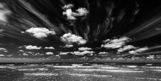 Reinstadler, Mario, Sommerwolken, 35 x 70cm, 07/25, sw, Pigmentdruck